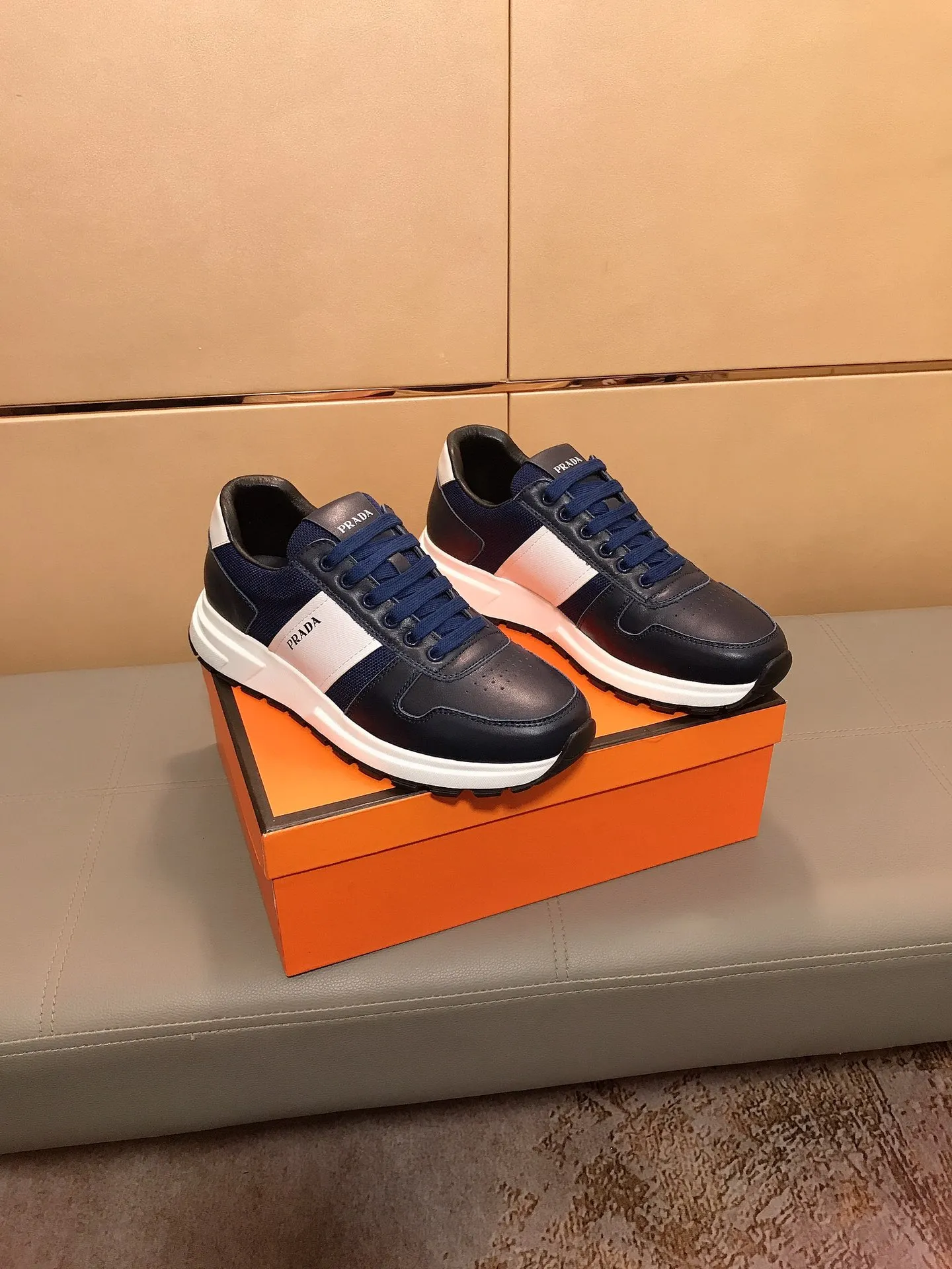 Ex-factory price 400 👟👟【PRADA】Prada's new men's fashion sports and casual shoes🇨🇳High-end boutique💯Exquisite details, uppers made of cowhide + breathable fabrics, pigskin lining🌶🌶Lightweight, wear-resistant and non-slip original outsole, comfortable to wear🎋Classic craftsmanship, fine workmanship, worth owning Code number: 38-44